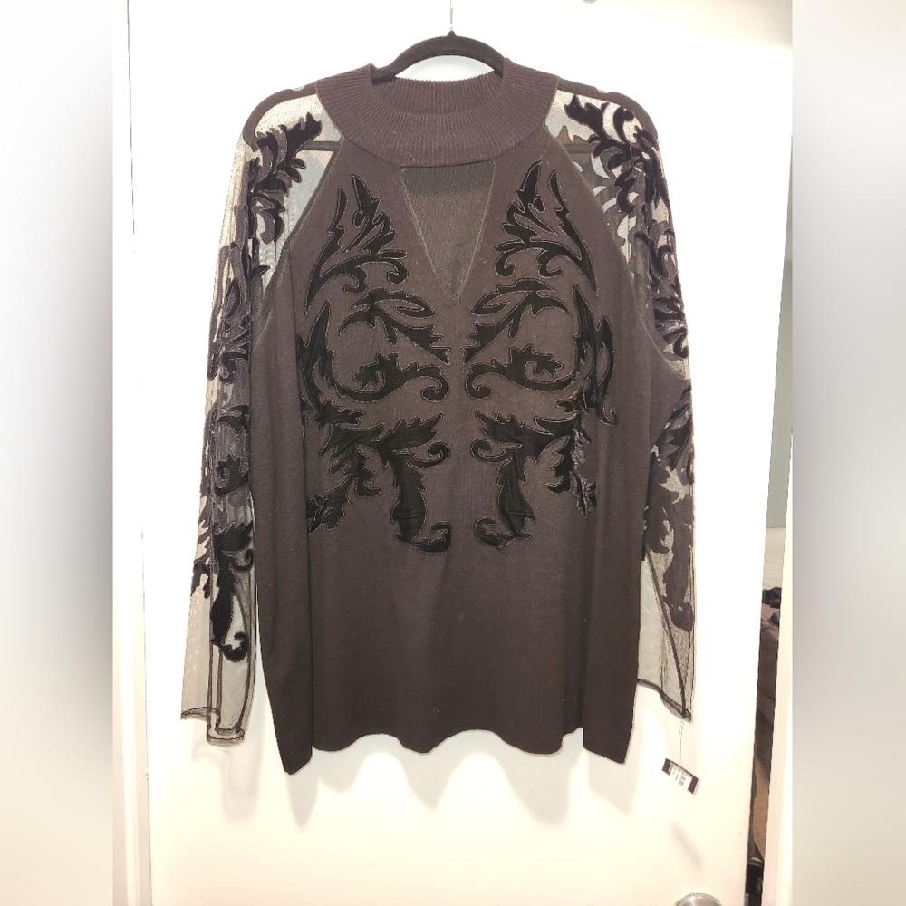Lace sleeve v-neck sweater